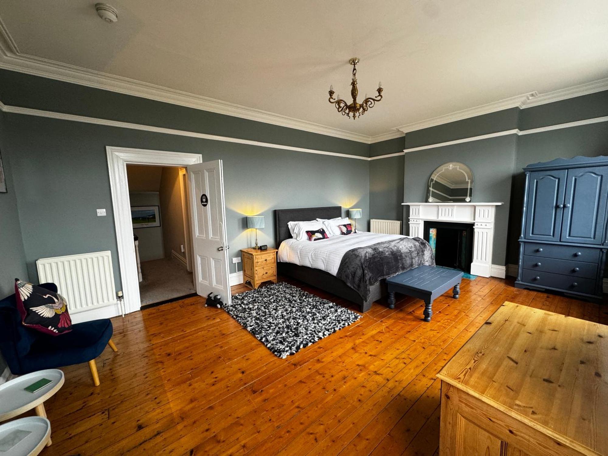 The Victorian Townhouse Portrush Villa Exterior photo